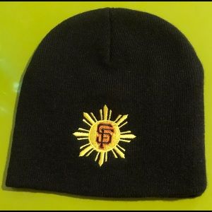 Bundle: SF Giants Filipino beanie & Lincecum shirt